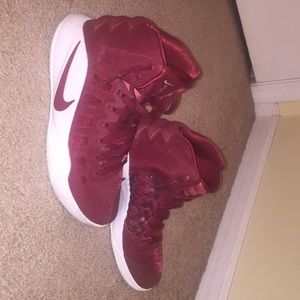 Nike shoes (women)hyperdunk . Basically new